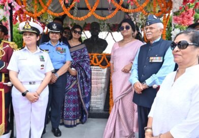 शहीद मेजर चंद्र शेखर मिश्रा (शौर्य चक्र) की प्रतिमा का सैनिक स्कूल घोड़ाखाल में अनावरण; परेड ग्राउंड का नाम भी बदला
