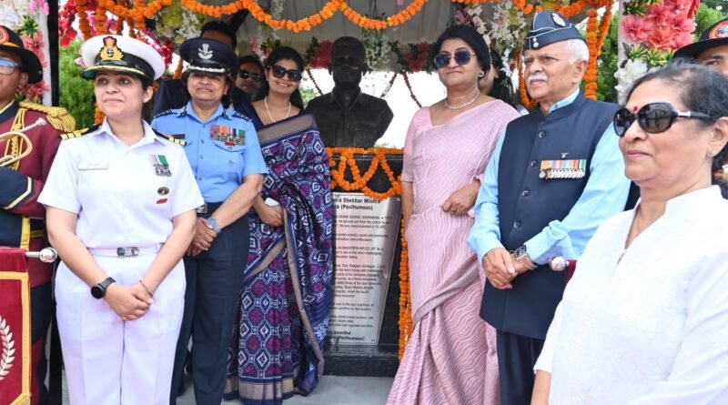 शहीद मेजर चंद्र शेखर मिश्रा (शौर्य चक्र) की प्रतिमा का सैनिक स्कूल घोड़ाखाल में अनावरण; परेड ग्राउंड का नाम भी बदला