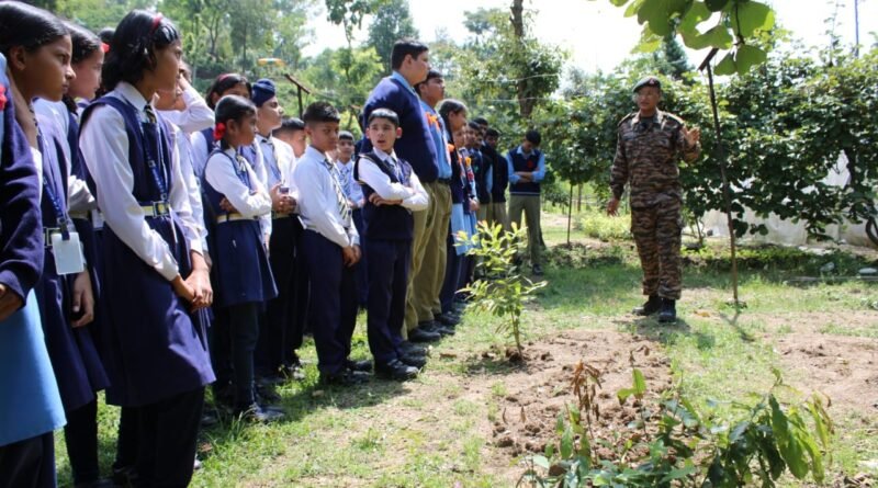 युवाओं ने लिया 1000 पौधे लगाने का संकल्प: ईको कुमाऊँ बटालियन की नर्सरी में स्कूली बच्चों और NCC कैडेट्स का अनूठा शैक्षणिक सफर