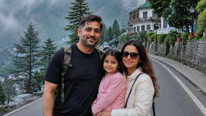 क्रिकेट लेजेंड एमएस धोनी परिवार के साथ पहुंचे मसूरी, बेटी जीवा के स्कूल एडमिशन को लेकर चर्चाएं तेज